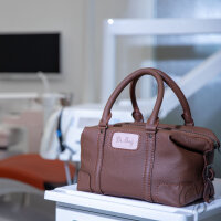 Damen-Handtasche „Dr. Bag“ aus Leder mit Reißverschluss