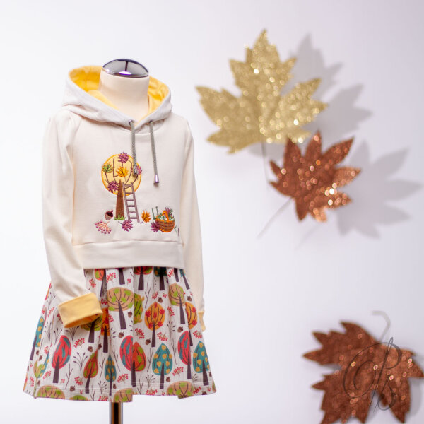 Kinderkleid „Herbst“ mit langen Ärmeln, Kapuze und Herbststickerei